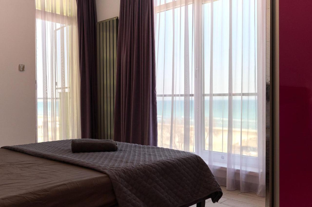 Glamour Red Apartment 22 In Spa Pool Resort Mamaia Exterior foto