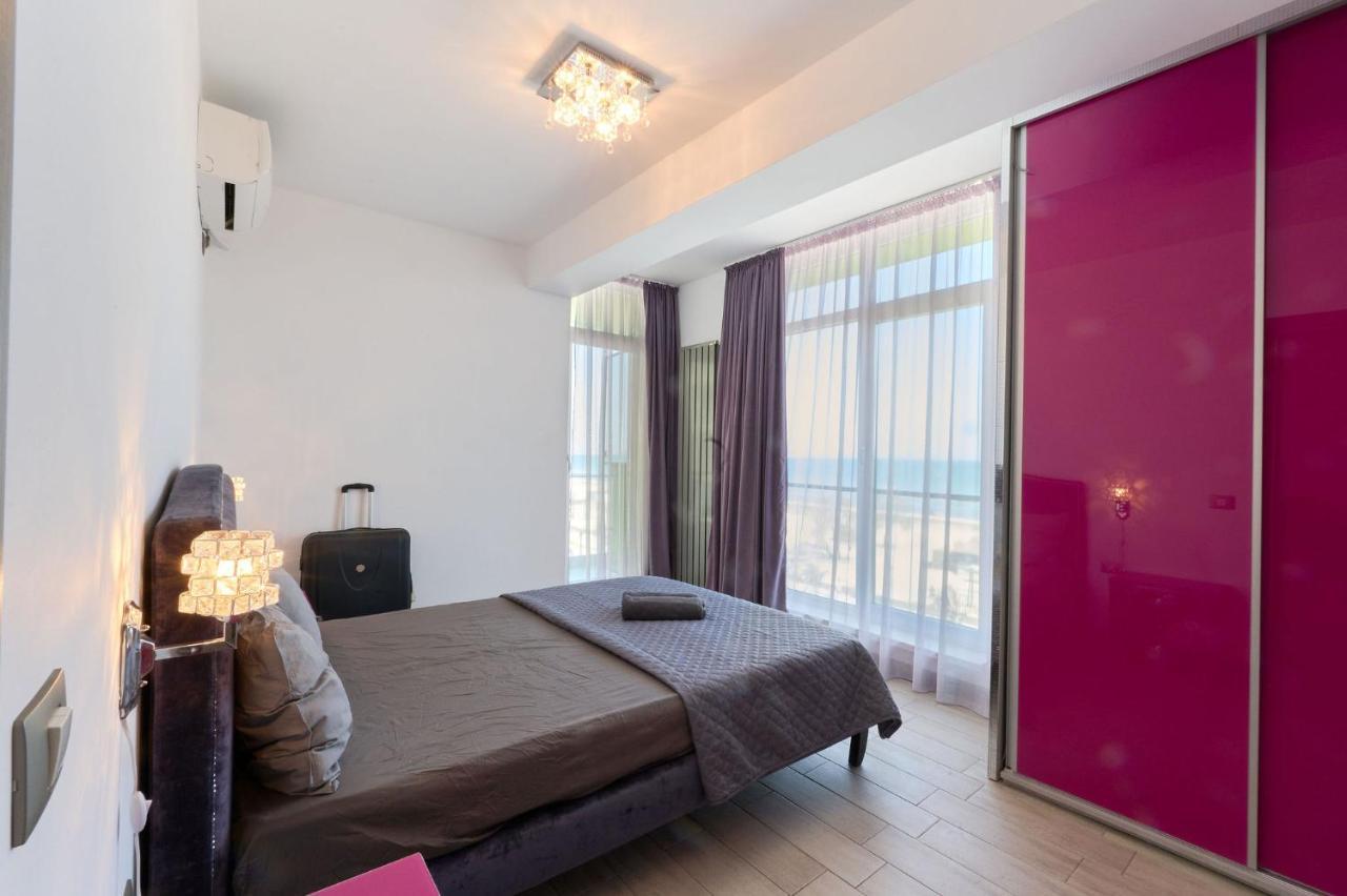 Glamour Red Apartment 22 In Spa Pool Resort Mamaia Exterior foto