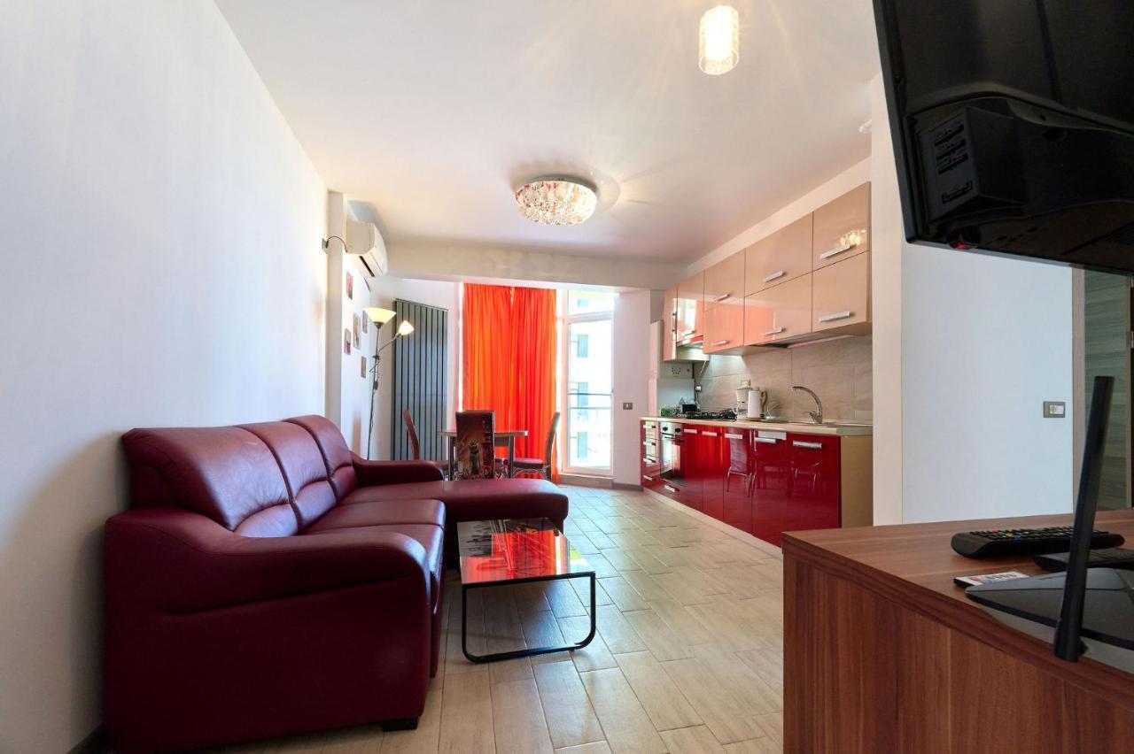 Glamour Red Apartment 22 In Spa Pool Resort Mamaia Exterior foto