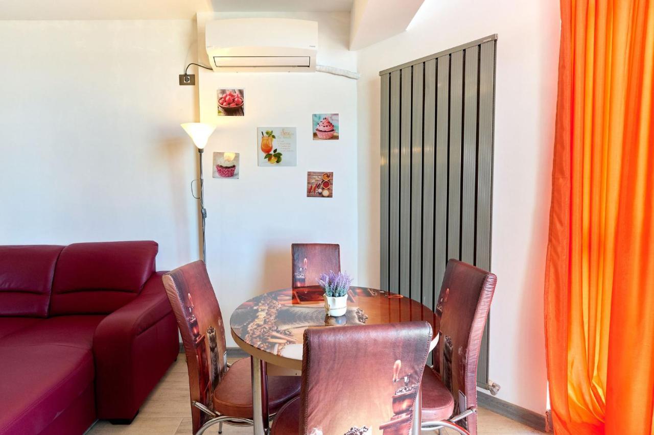 Glamour Red Apartment 22 In Spa Pool Resort Mamaia Exterior foto
